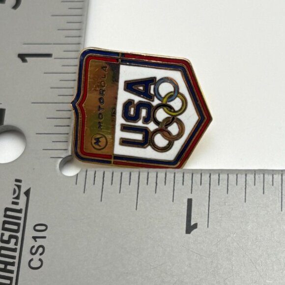Vintage Motorola USA Olympics Lapel Pin Badge 1988 Gold Tone Shield - Picture 3 of 6